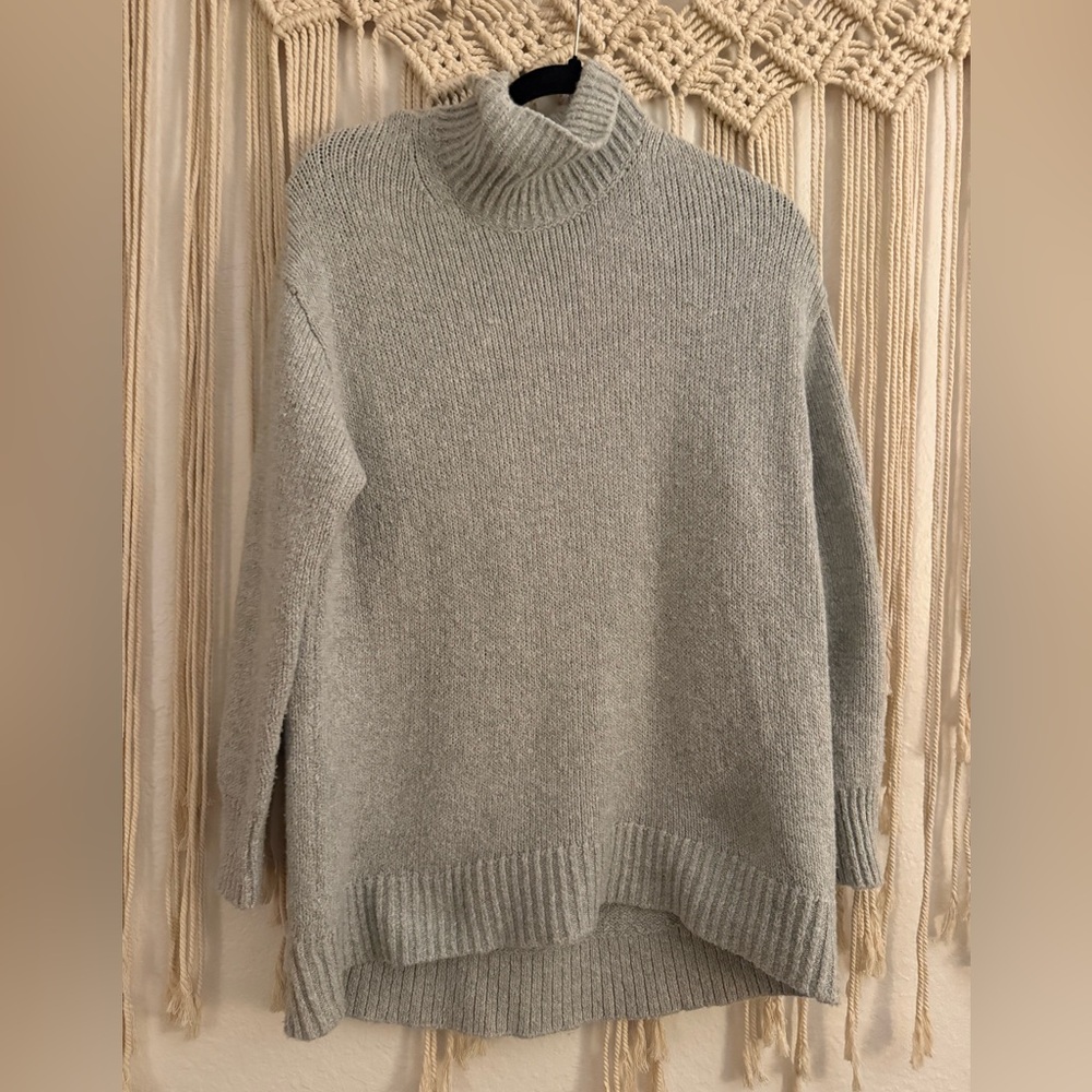 Uniqlo Light Gray Turtleneck Sweater